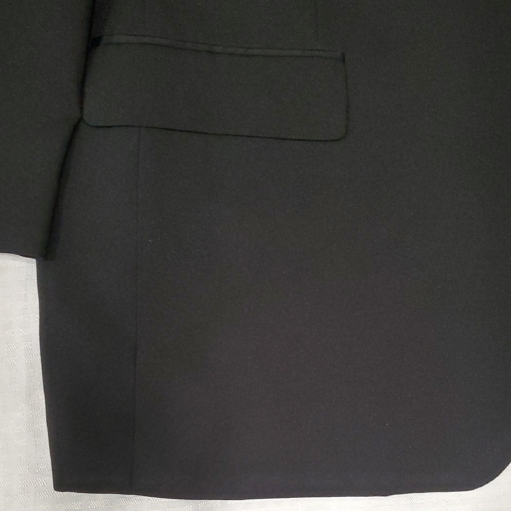 Gianni Vironi  Black Tuxedo Suit  with Tailored Fit and Versatile Style - Picture 5 of 16